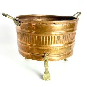 Vintage Turkish cooper planter with brass feet ans handles patina Throughout